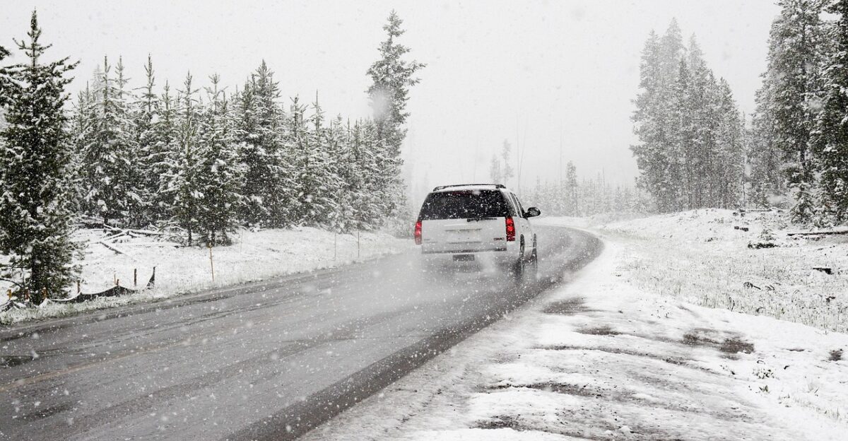 snow road suv winter car vehicle nature drive driving car wallpapers road trip snowstorm snowing snowfall conifers coniferous snow covered