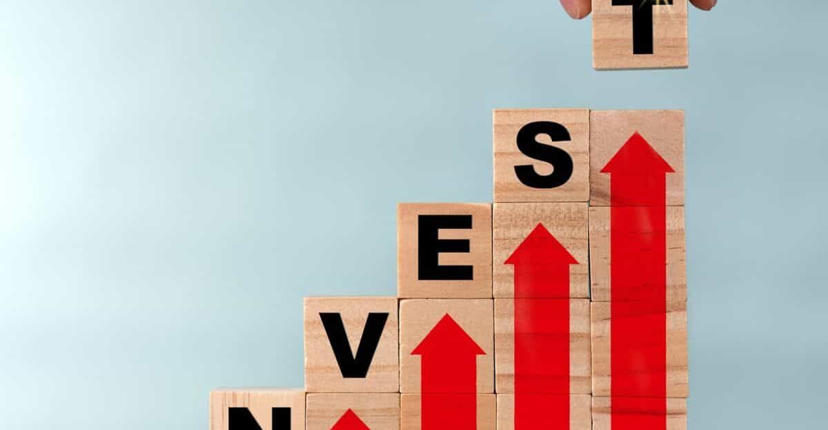 How to Invest and Make Money Daily 12 Real Investment Methods - This Mama Blogs by Esmeralda