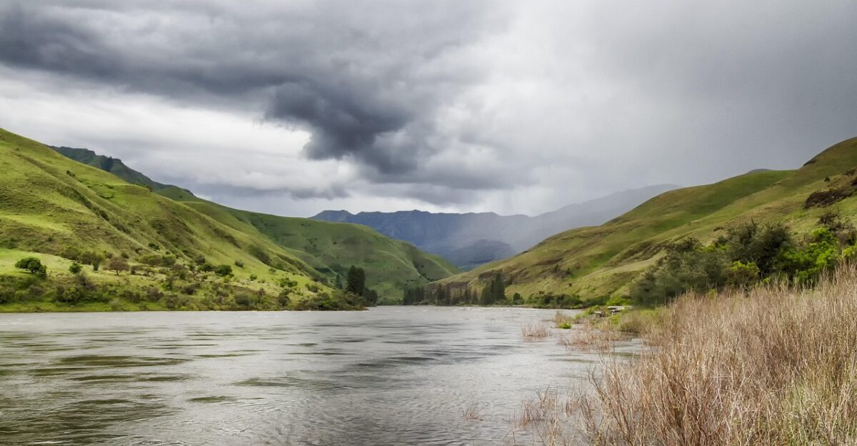 salmon river idaho usa high water spring runoff lower salmon river lewiston idaho nature america whitewater fishing