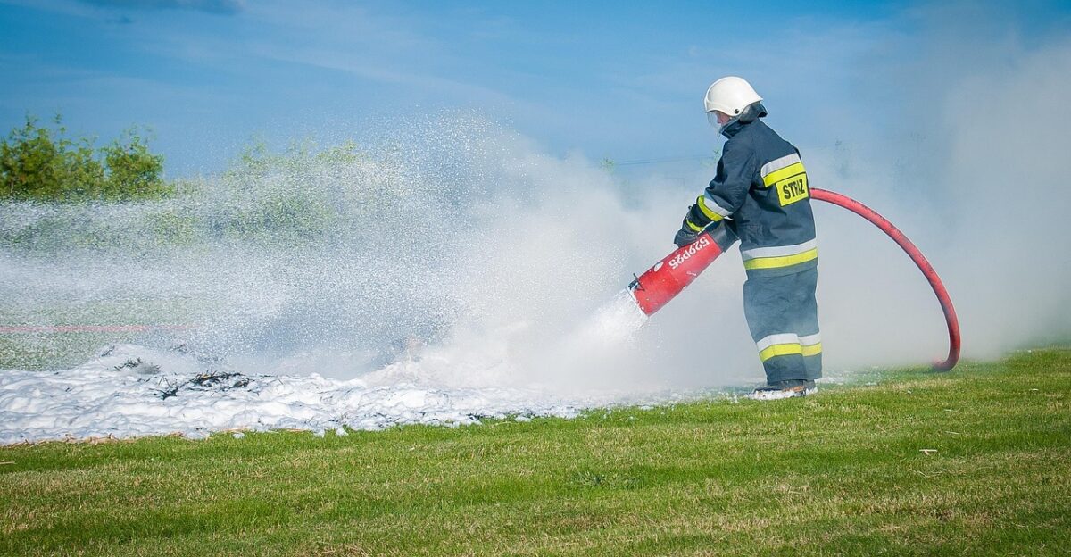 firefighter fire fire department extinguish extinguishing firefighter firefighter firefighter firefighter firefighter fire department
