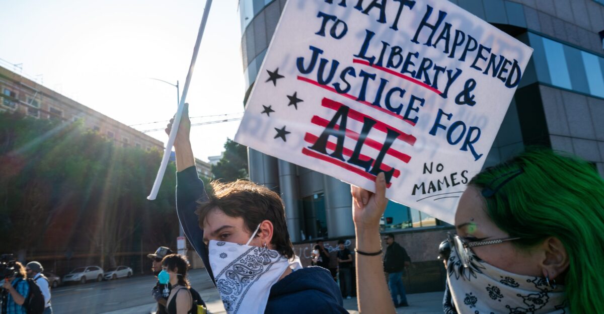 Marines are standing guard outside federal building in LA See a recap