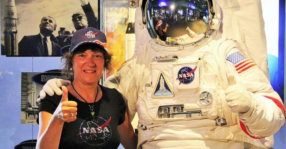 astronaut and astronaut, at nasa, spacesuit, astronaut, spaceman, space travel, nasa, aviation, astronaut suit, kennedy space center, spacesuit, spacesuit, spacesuit, spacesuit, spacesuit, astronaut, astronaut, astronaut, astronaut